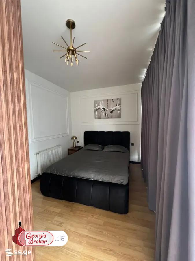 продается квартира с новым ремонтом 4-комнаты