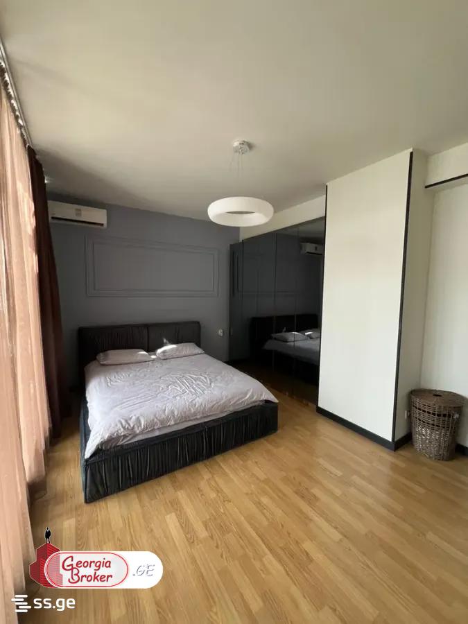 продается квартира с новым ремонтом 4-комнаты