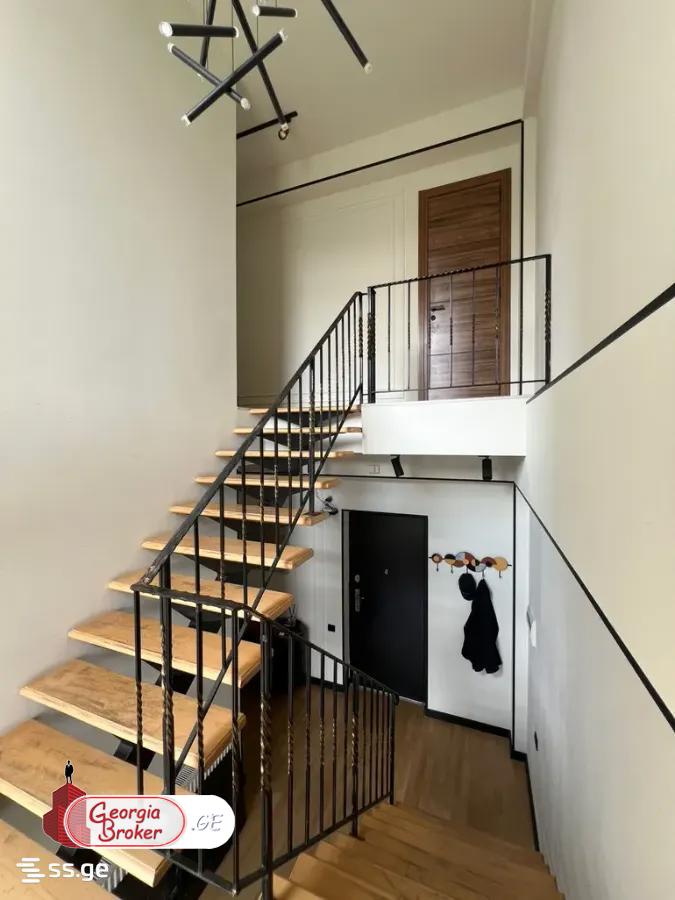 продается квартира с новым ремонтом 4-комнаты