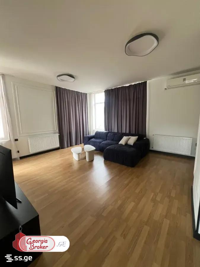 продается квартира с новым ремонтом 4-комнаты