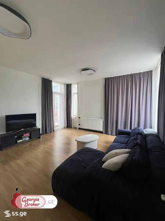 продается квартира с новым ремонтом 4-комнаты