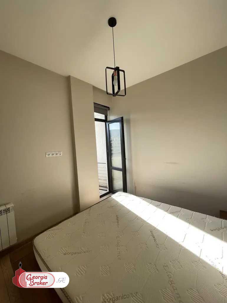 продается квартира с новым ремонтом 3-комнаты