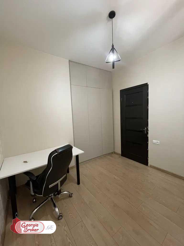 продается квартира с новым ремонтом 3-комнаты