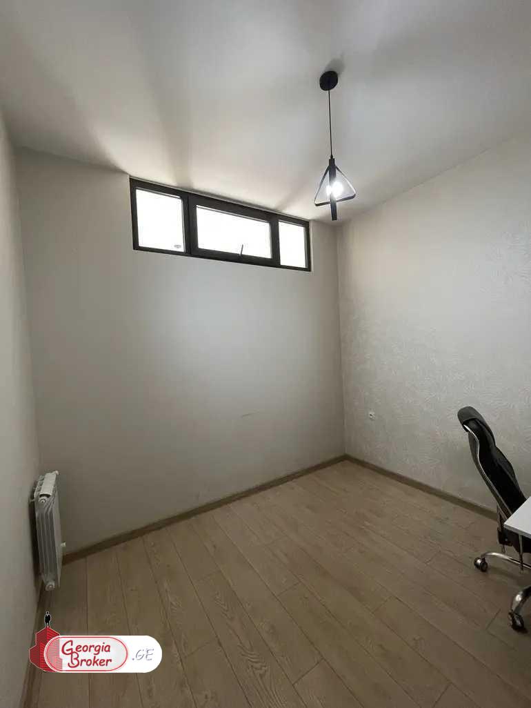 продается квартира с новым ремонтом 3-комнаты