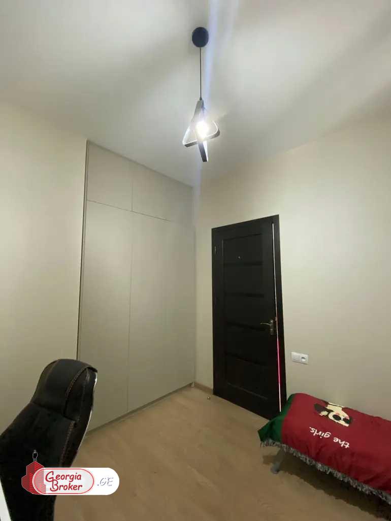 продается квартира с новым ремонтом 3-комнаты