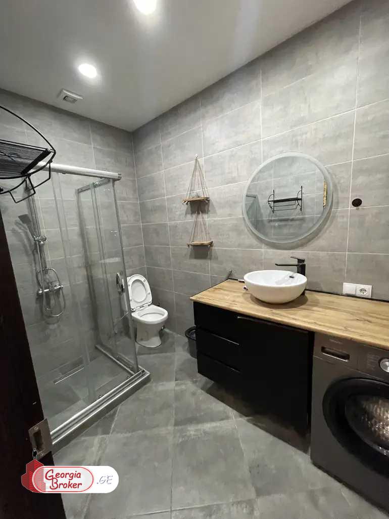 продается квартира с новым ремонтом 3-комнаты