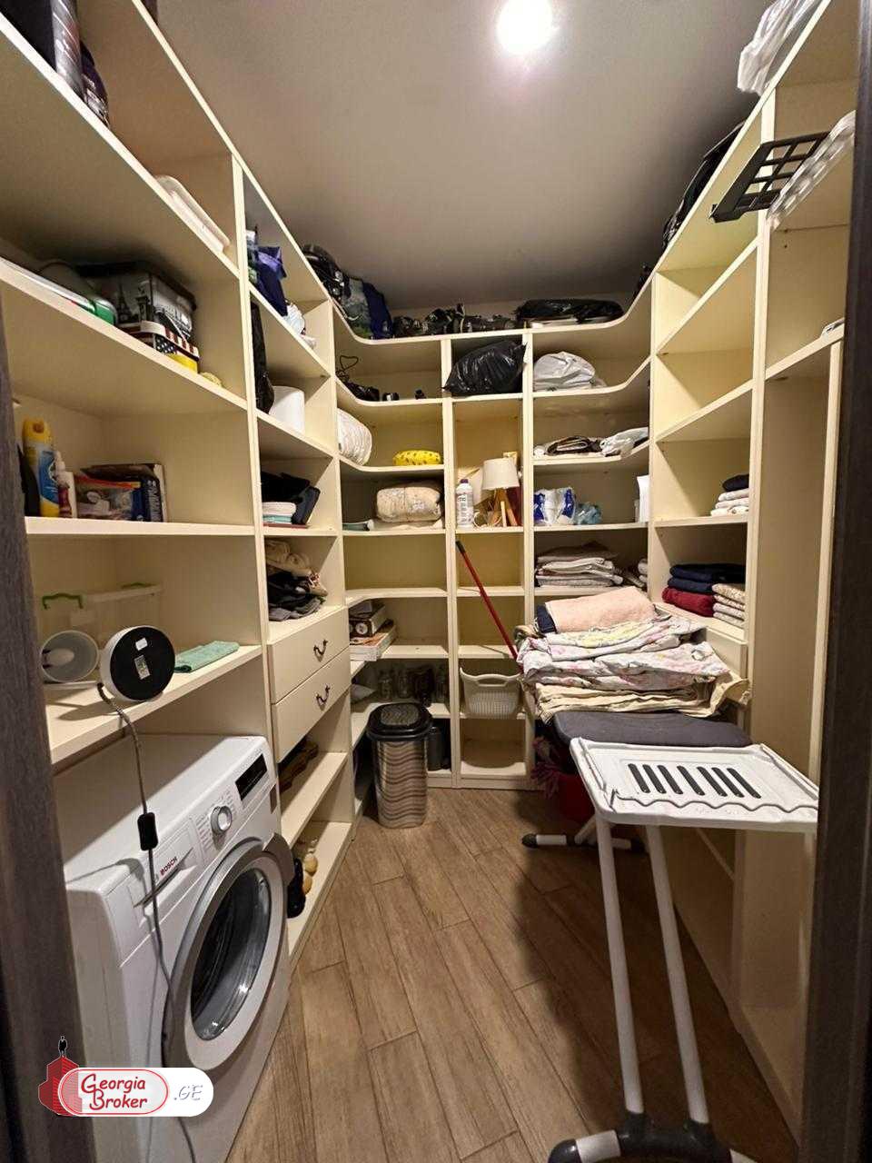 продается квартира с новым ремонтом 4-комнаты