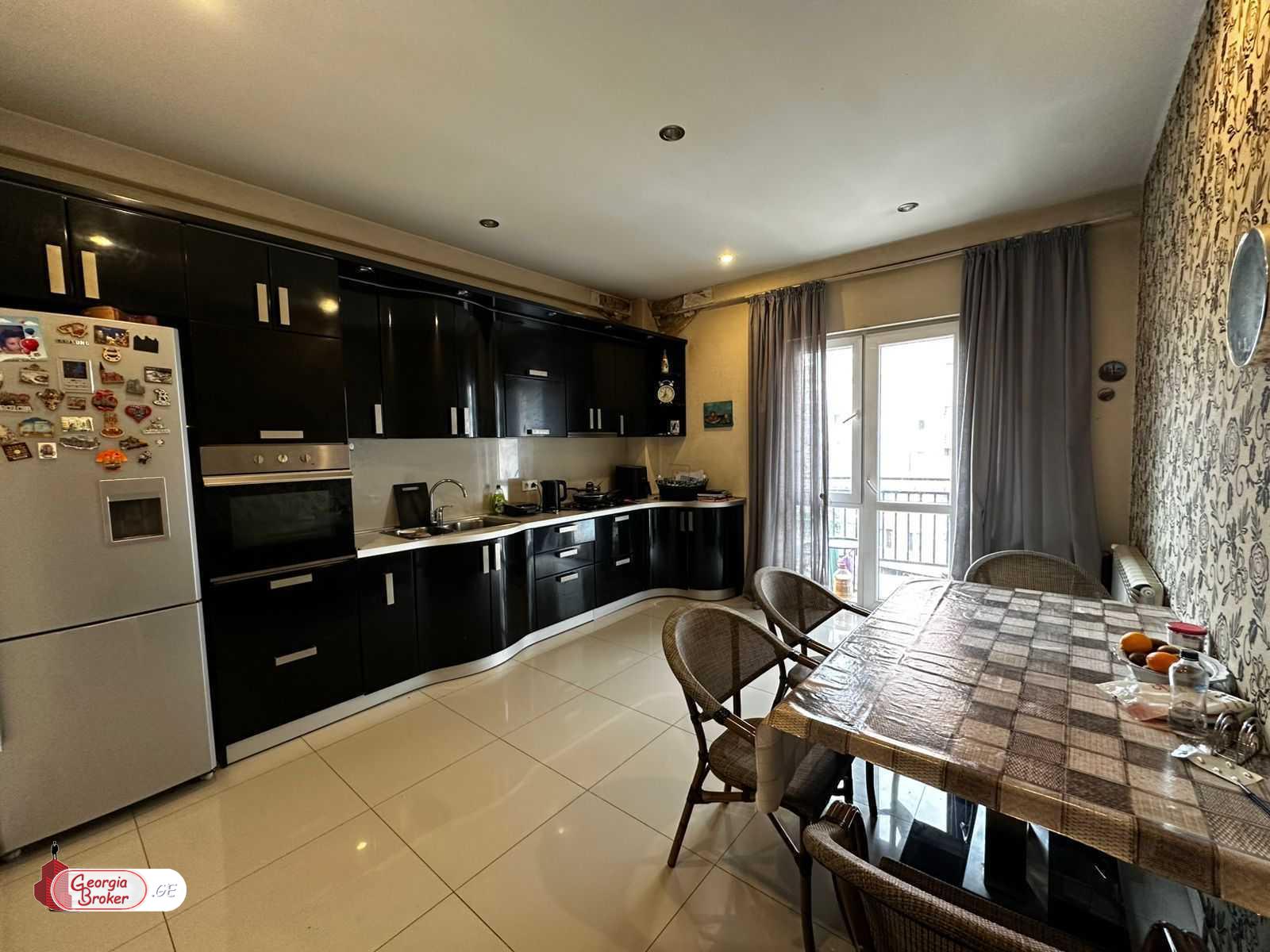 продается квартира с новым ремонтом 6-комнат