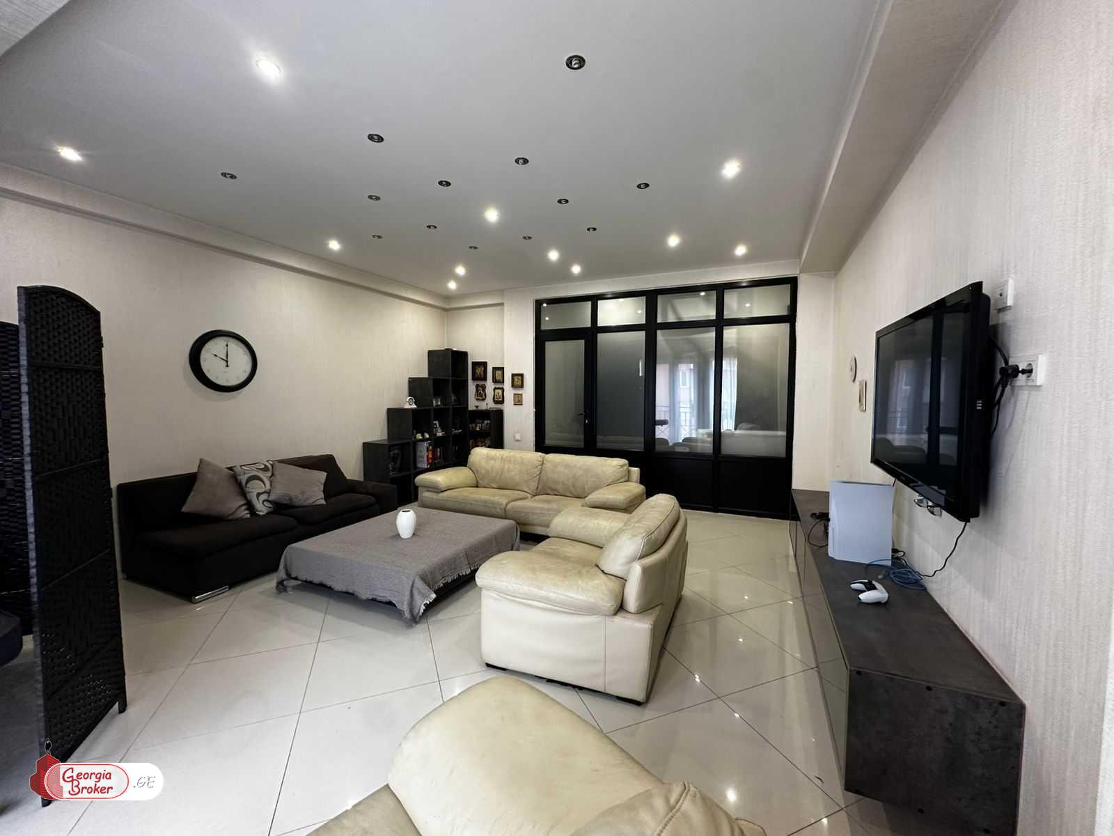 продается квартира с новым ремонтом 6-комнат