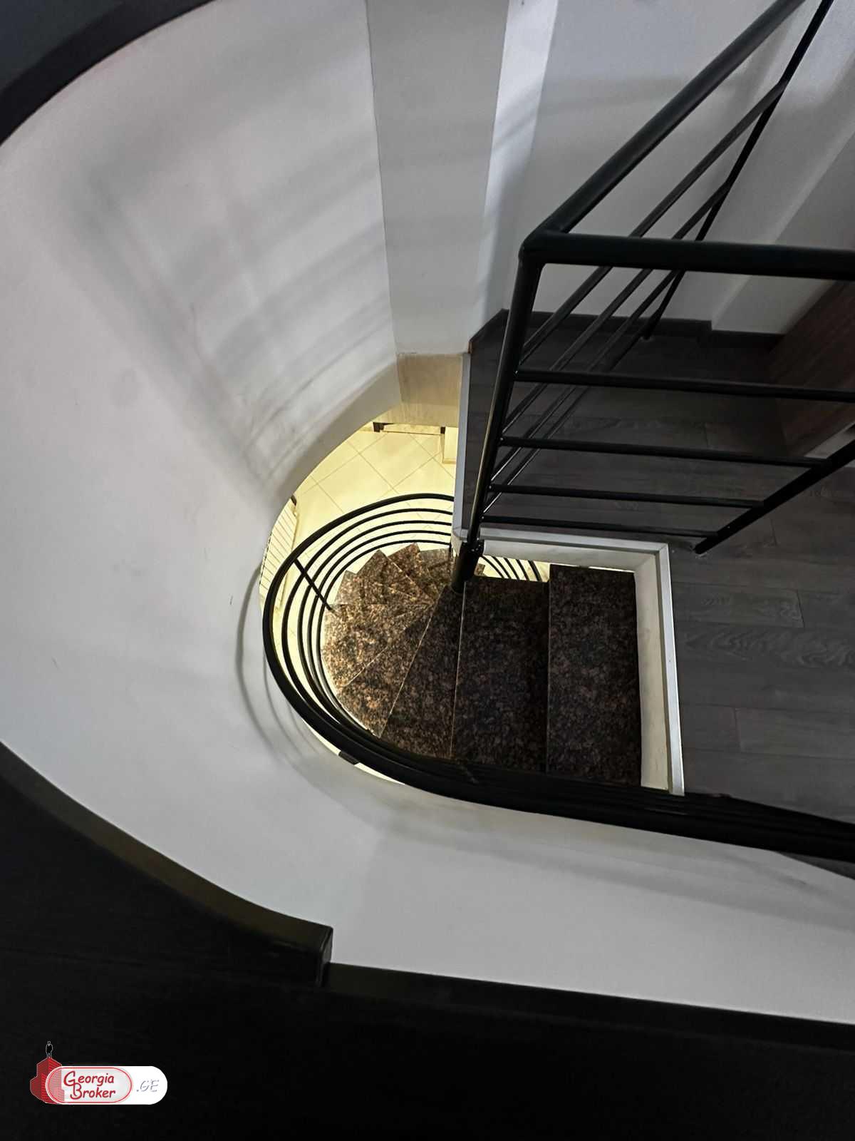 продается квартира с новым ремонтом 6-комнат