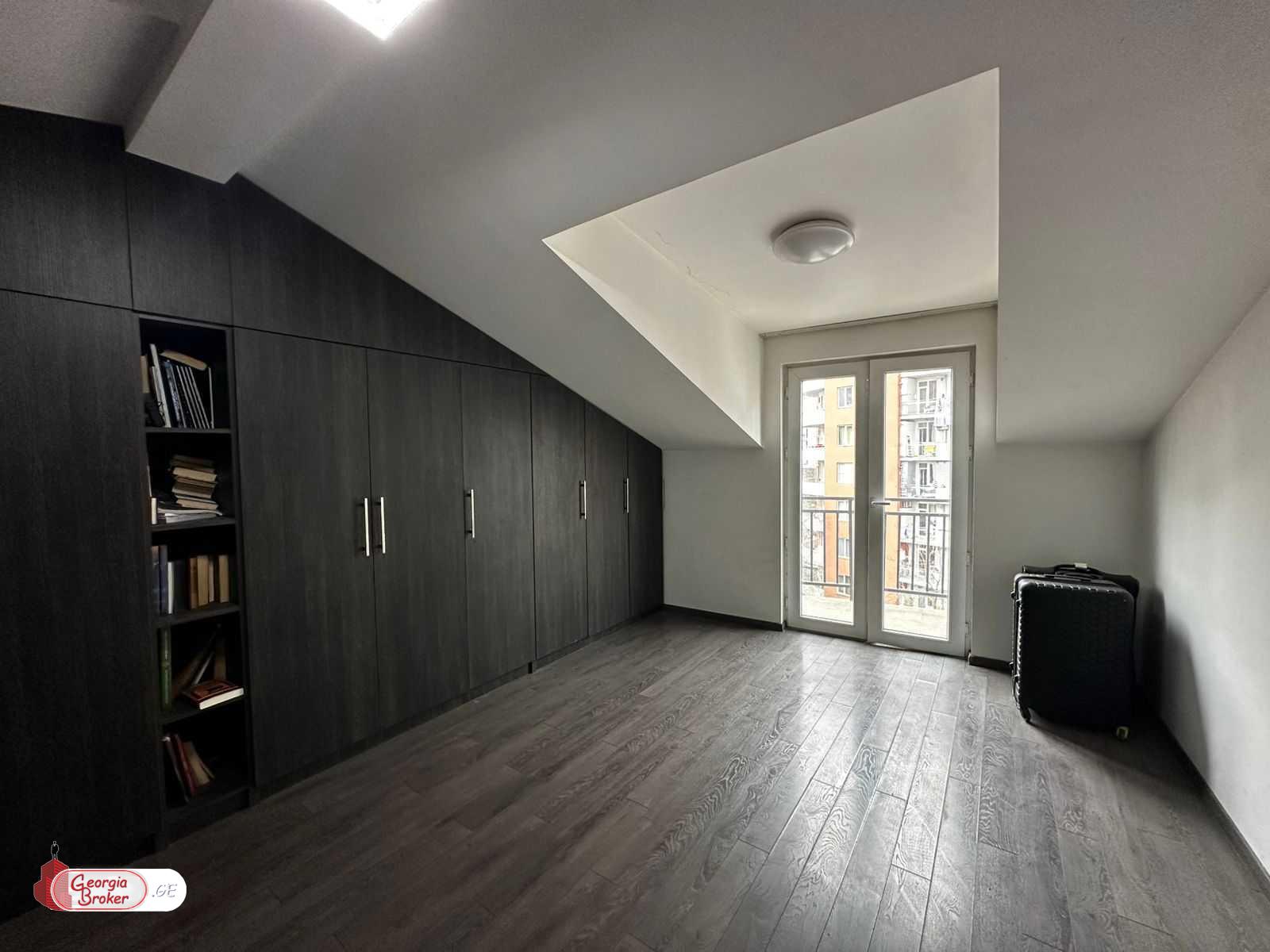 продается квартира с новым ремонтом 6-комнат