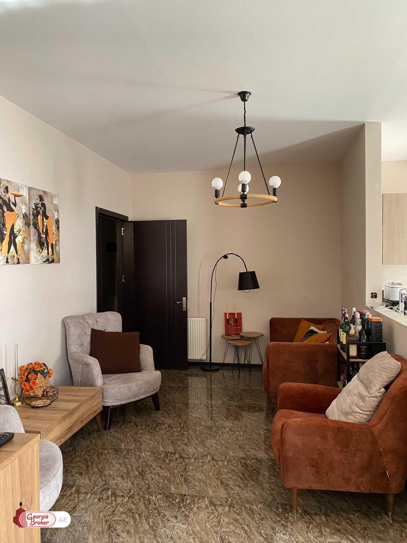 продается квартира с новым ремонтом 4-комнаты