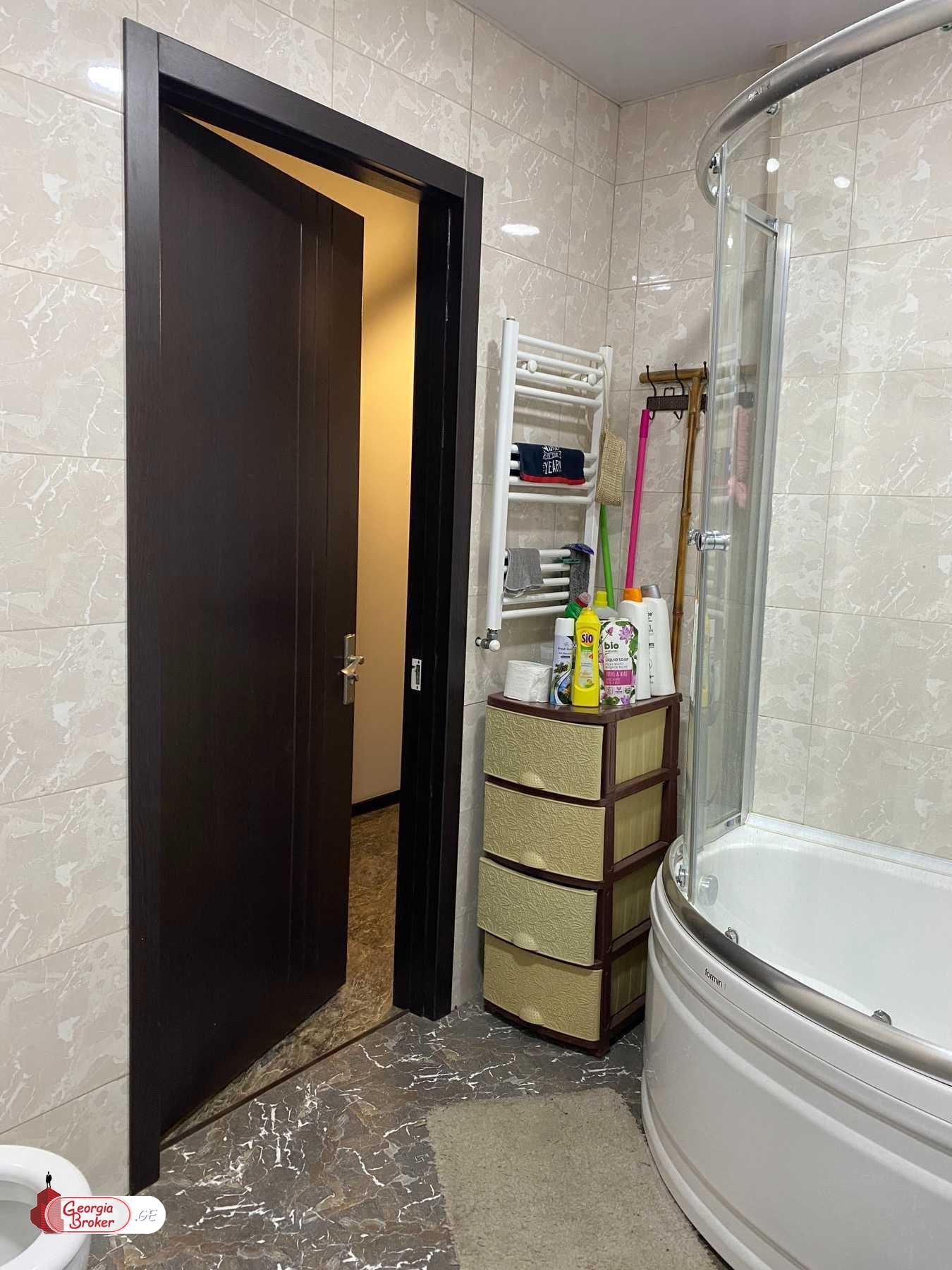 продается квартира с новым ремонтом 4-комнаты