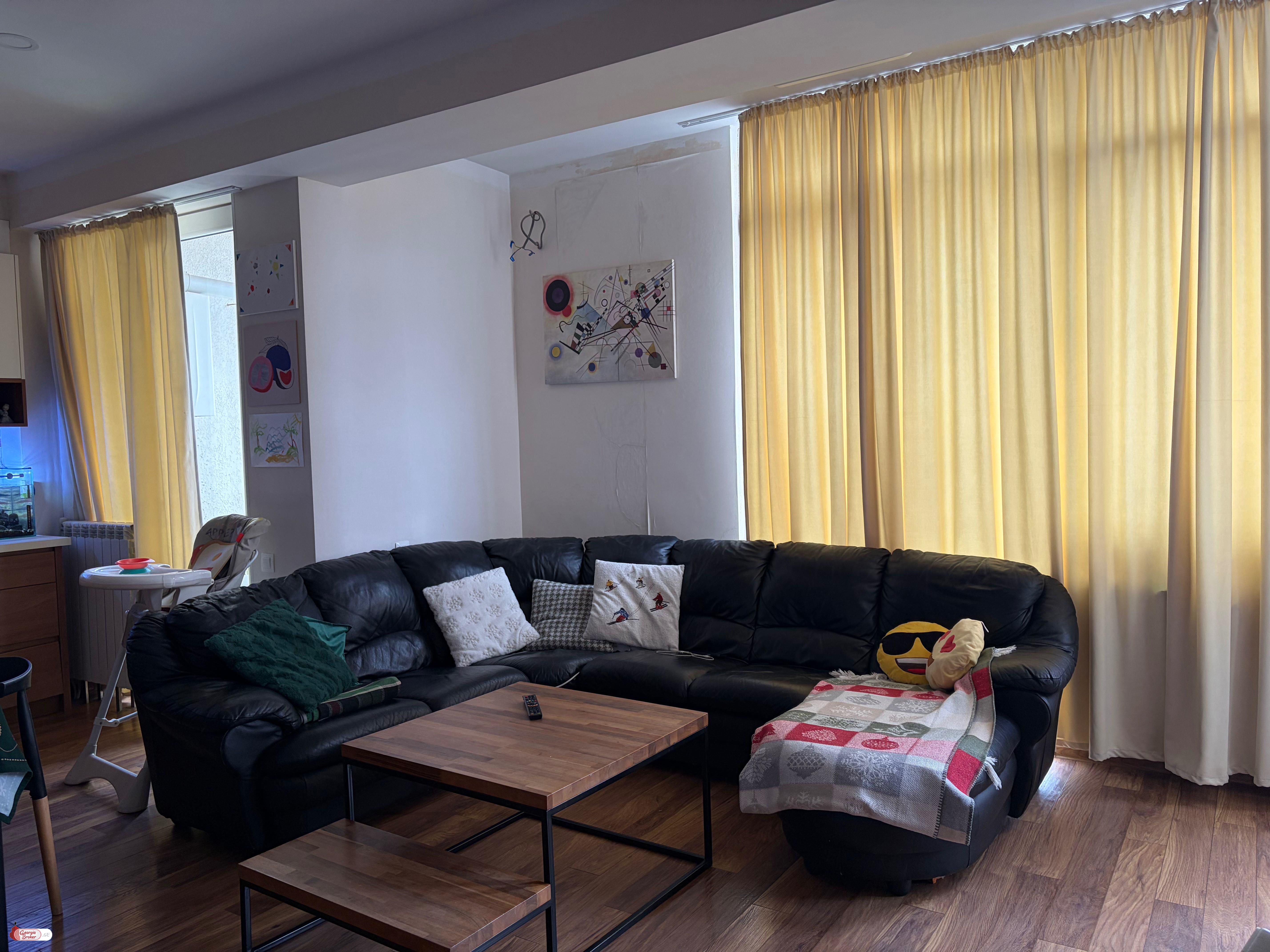 продается квартира с новым ремонтом 3-комнаты