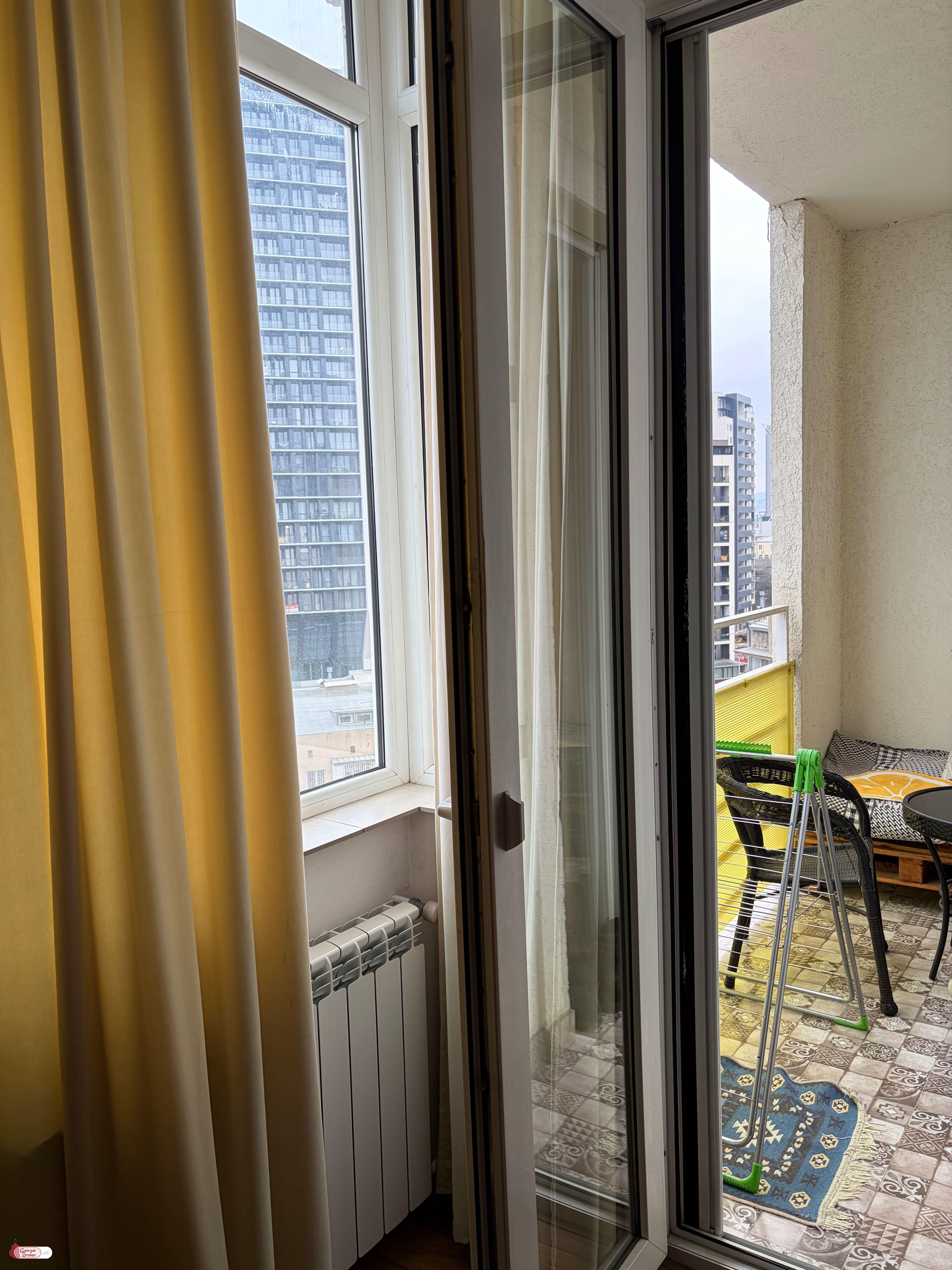 продается квартира с новым ремонтом 3-комнаты