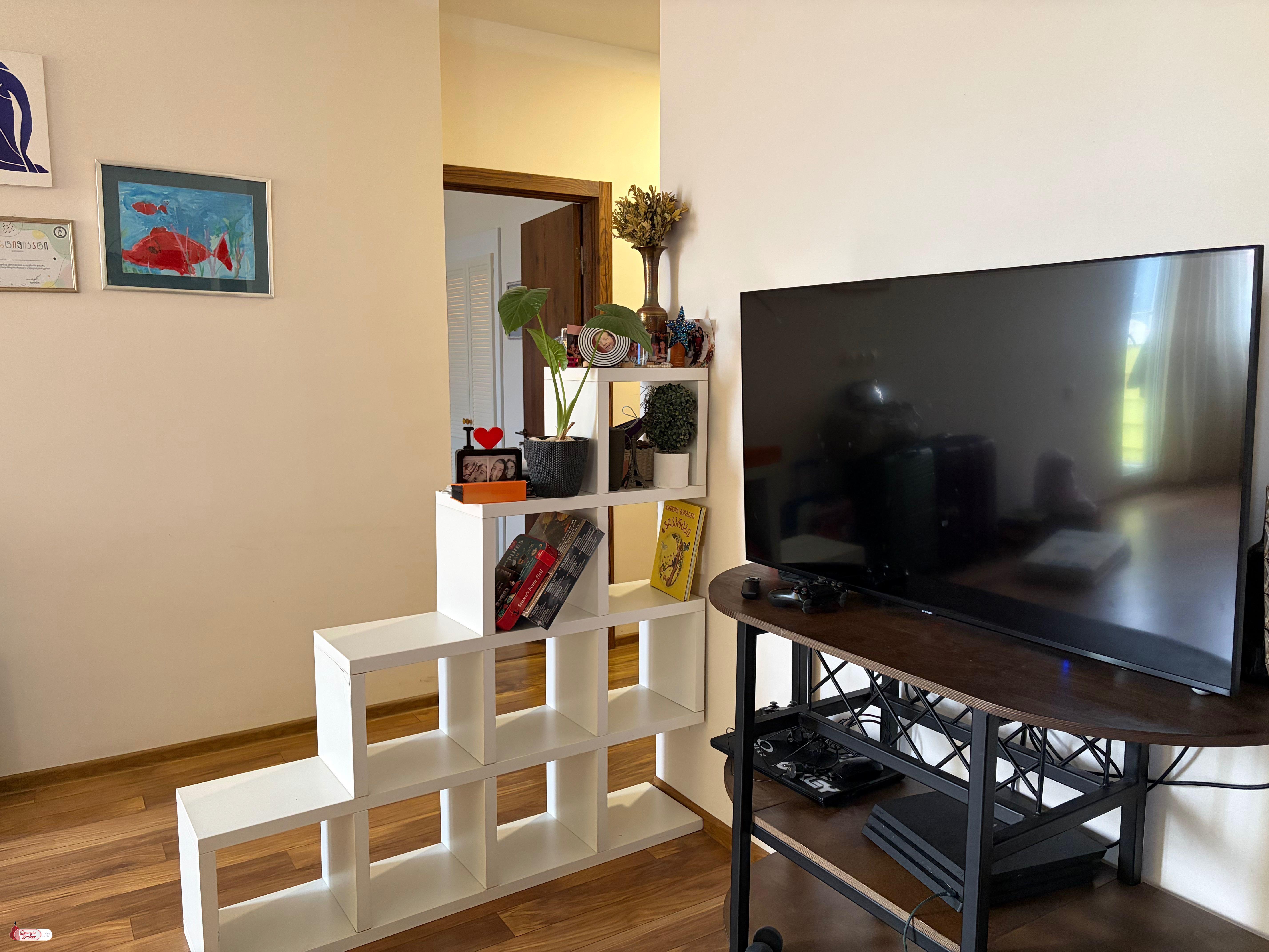 продается квартира с новым ремонтом 3-комнаты