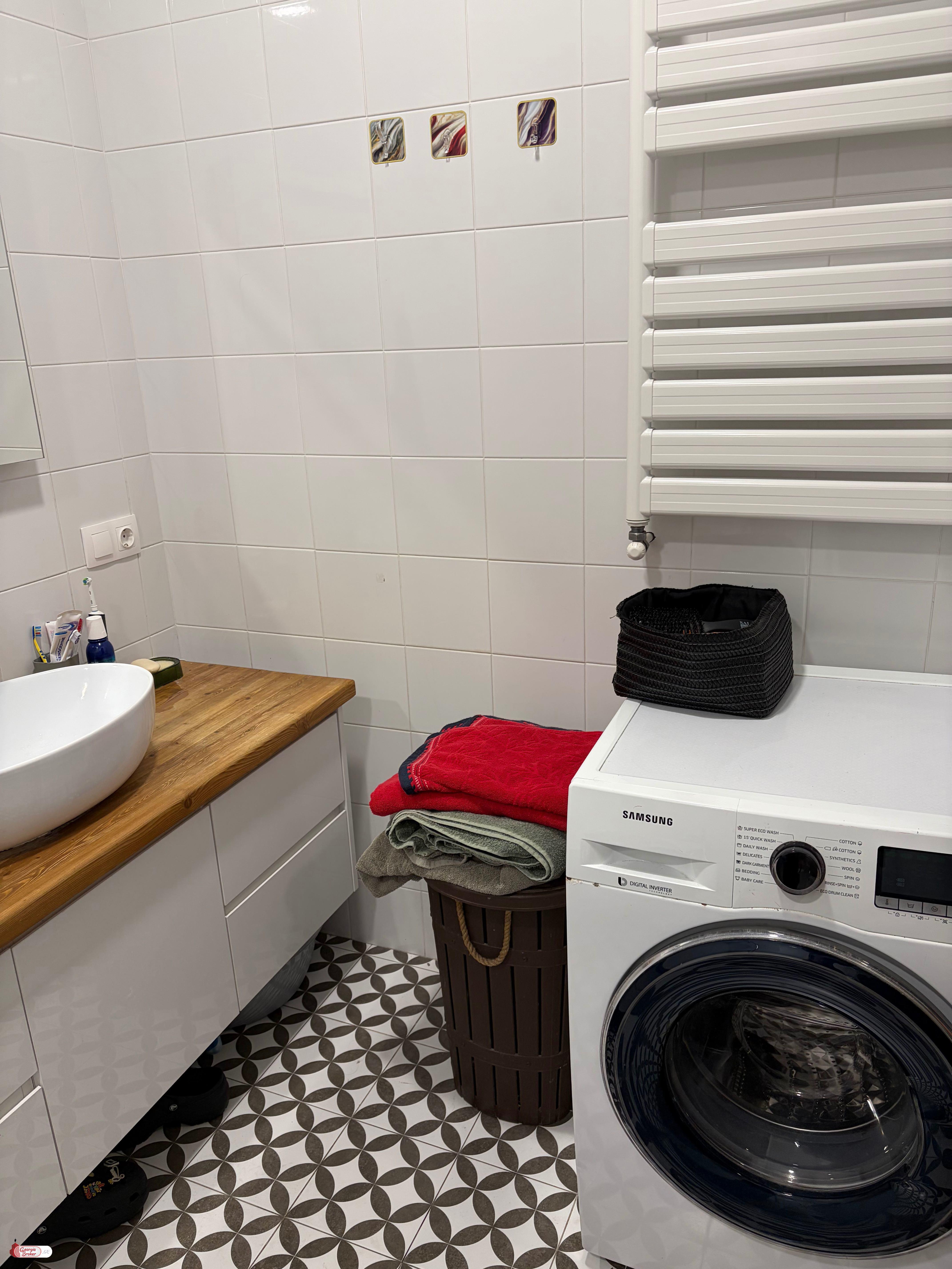 продается квартира с новым ремонтом 3-комнаты