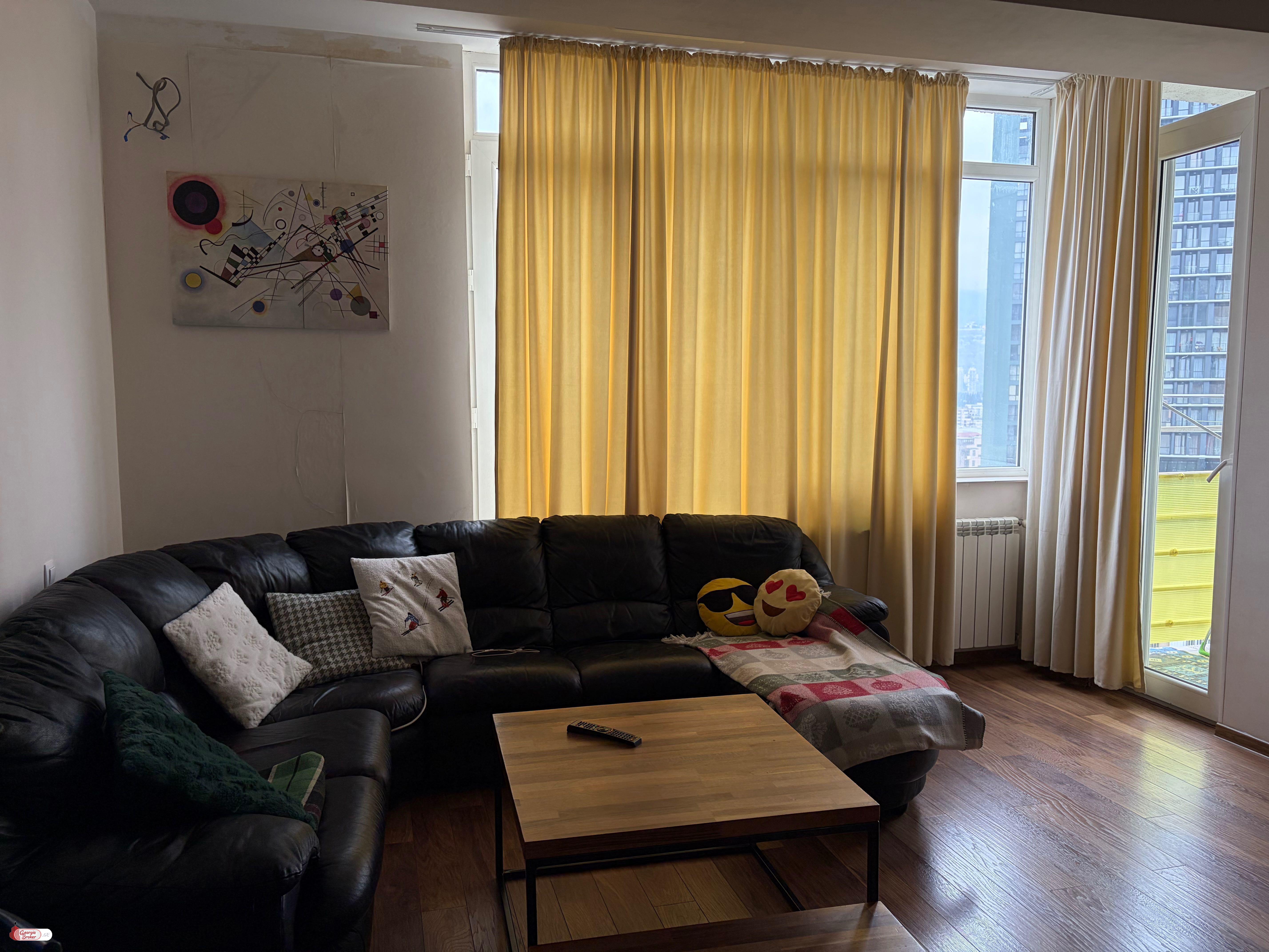 продается квартира с новым ремонтом 3-комнаты