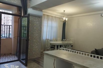 продается квартира с новым ремонтом 4-комнаты