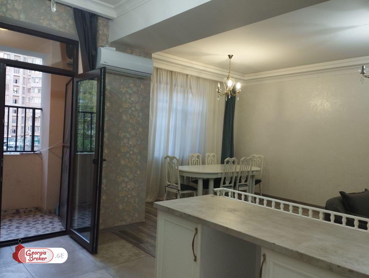 продается квартира с новым ремонтом 4-комнаты