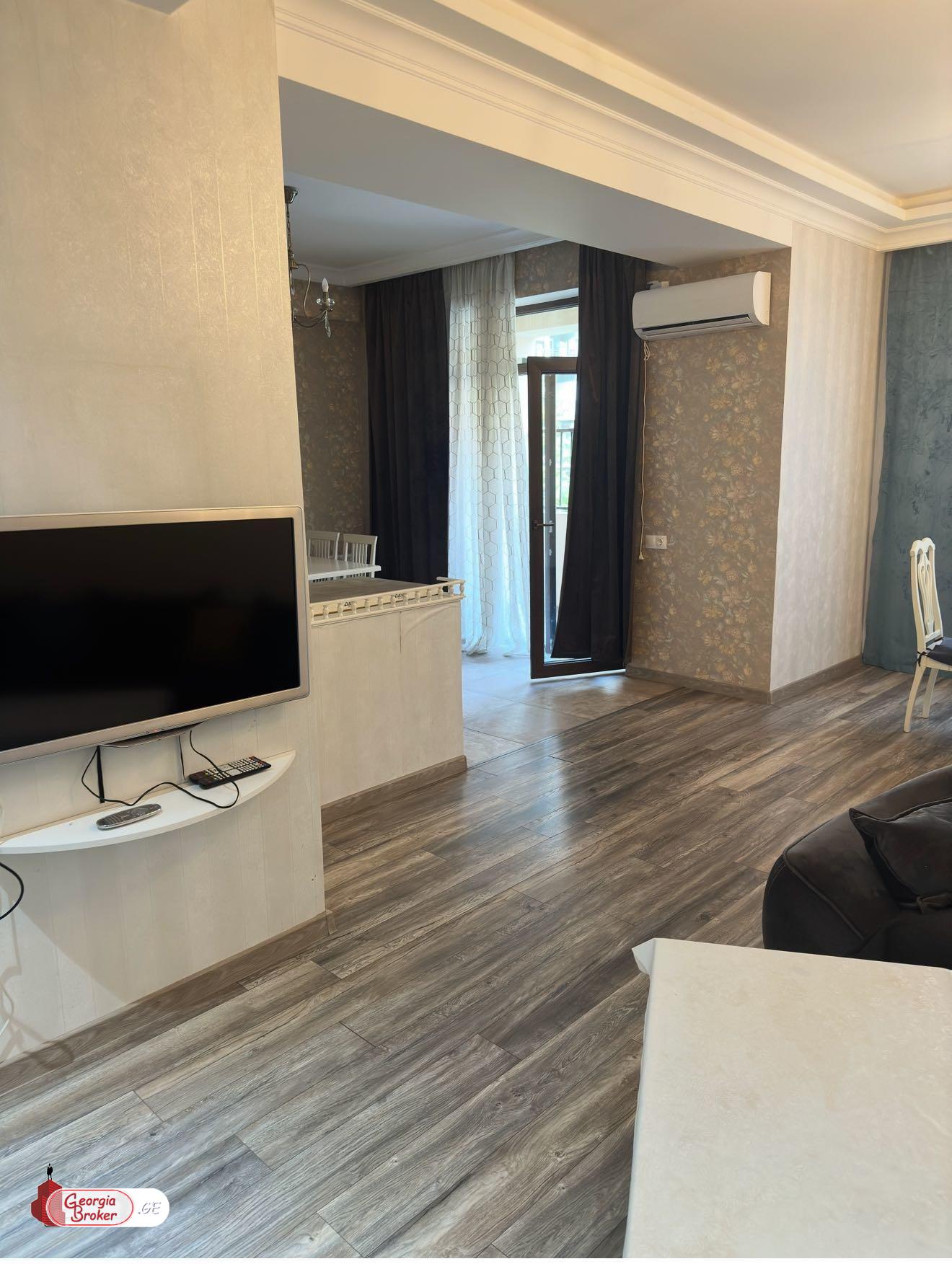 продается квартира с новым ремонтом 4-комнаты