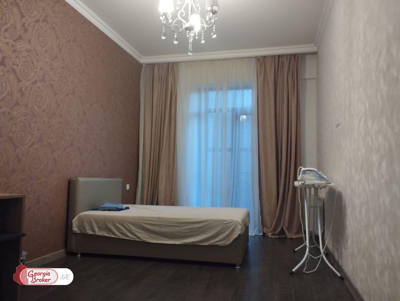 продается квартира с новым ремонтом 4-комнаты