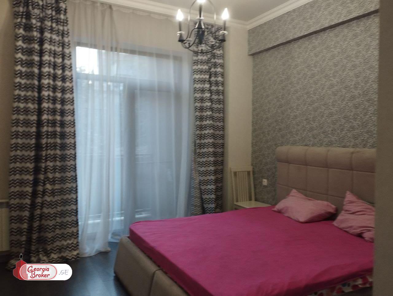 продается квартира с новым ремонтом 4-комнаты