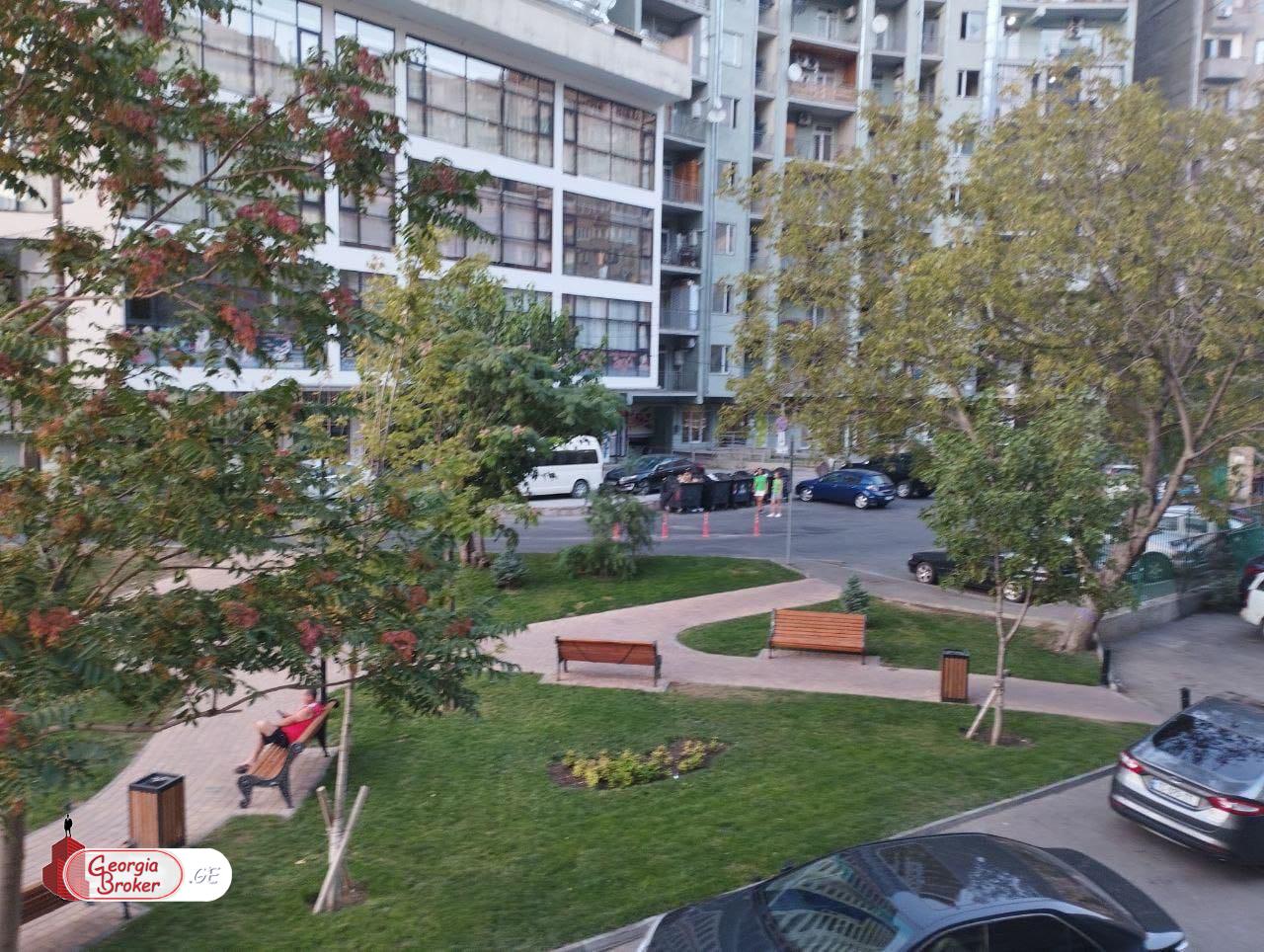 продается квартира с новым ремонтом 4-комнаты