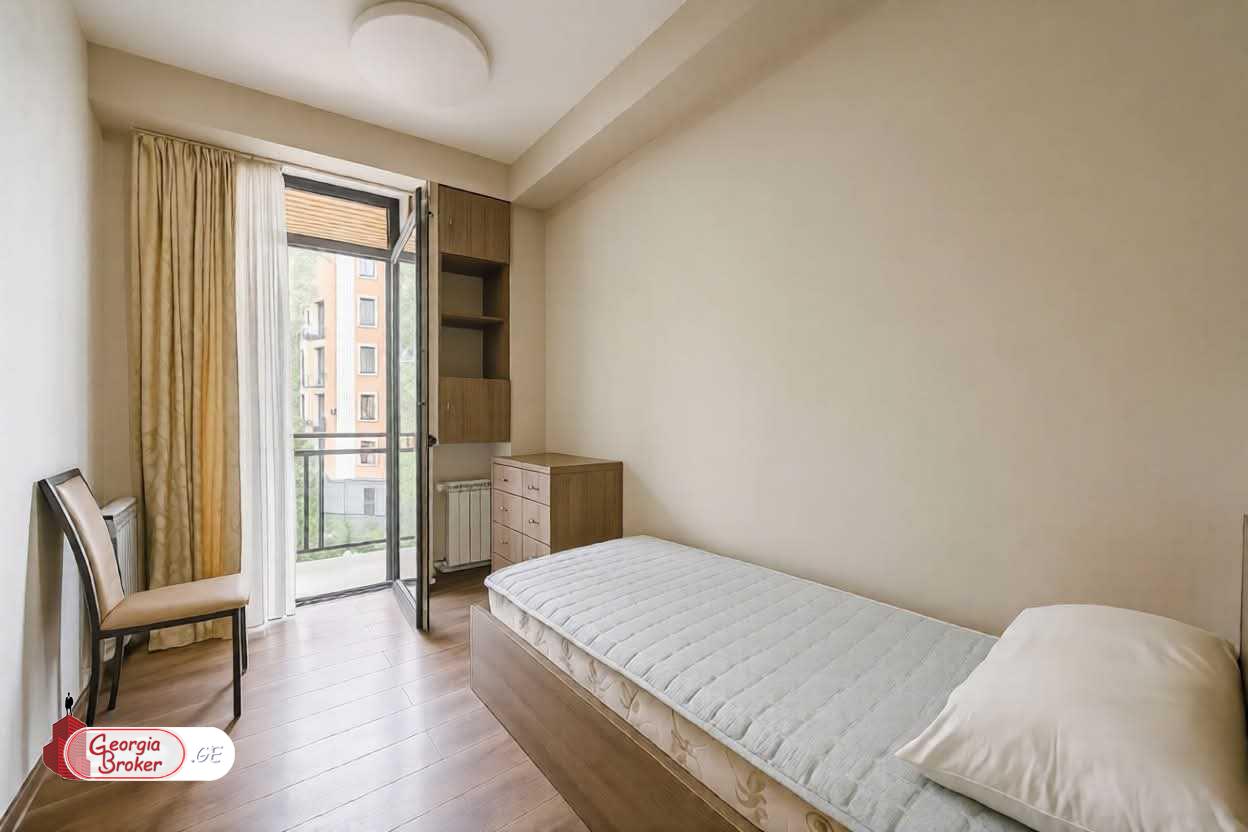 продается квартира с новым ремонтом 3-комнаты