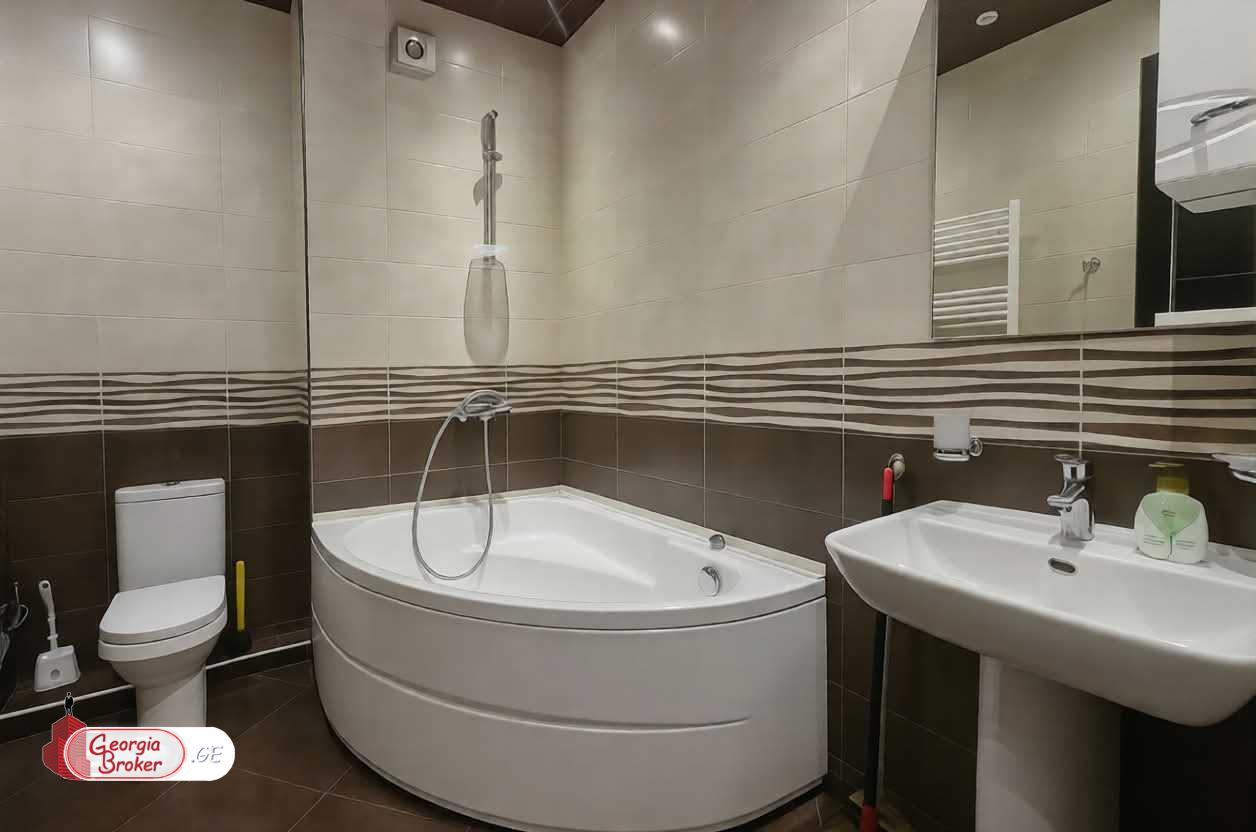 продается квартира с новым ремонтом 3-комнаты