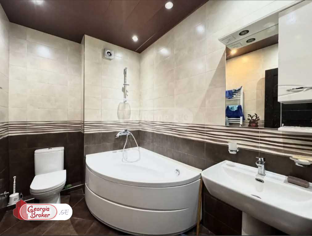 продается квартира с новым ремонтом 3-комнаты