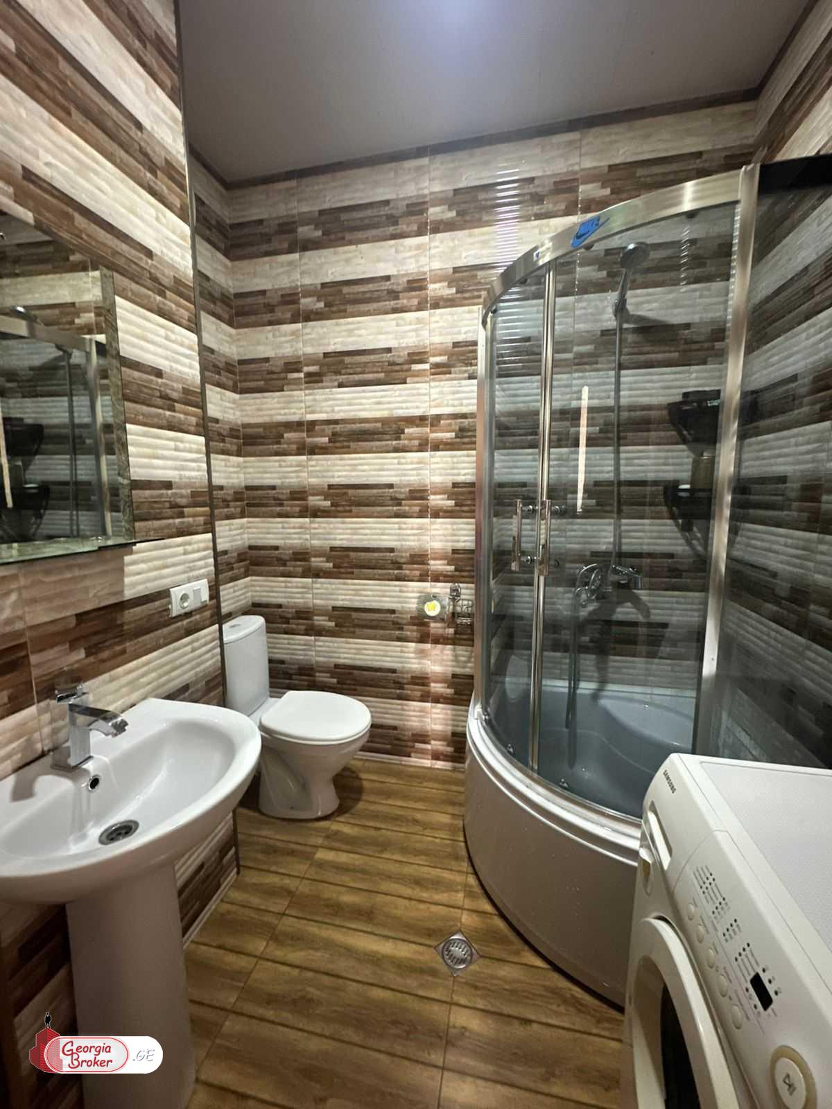 იყიდება ახალი გარემონტებული 3 ოთახიანი ბინა