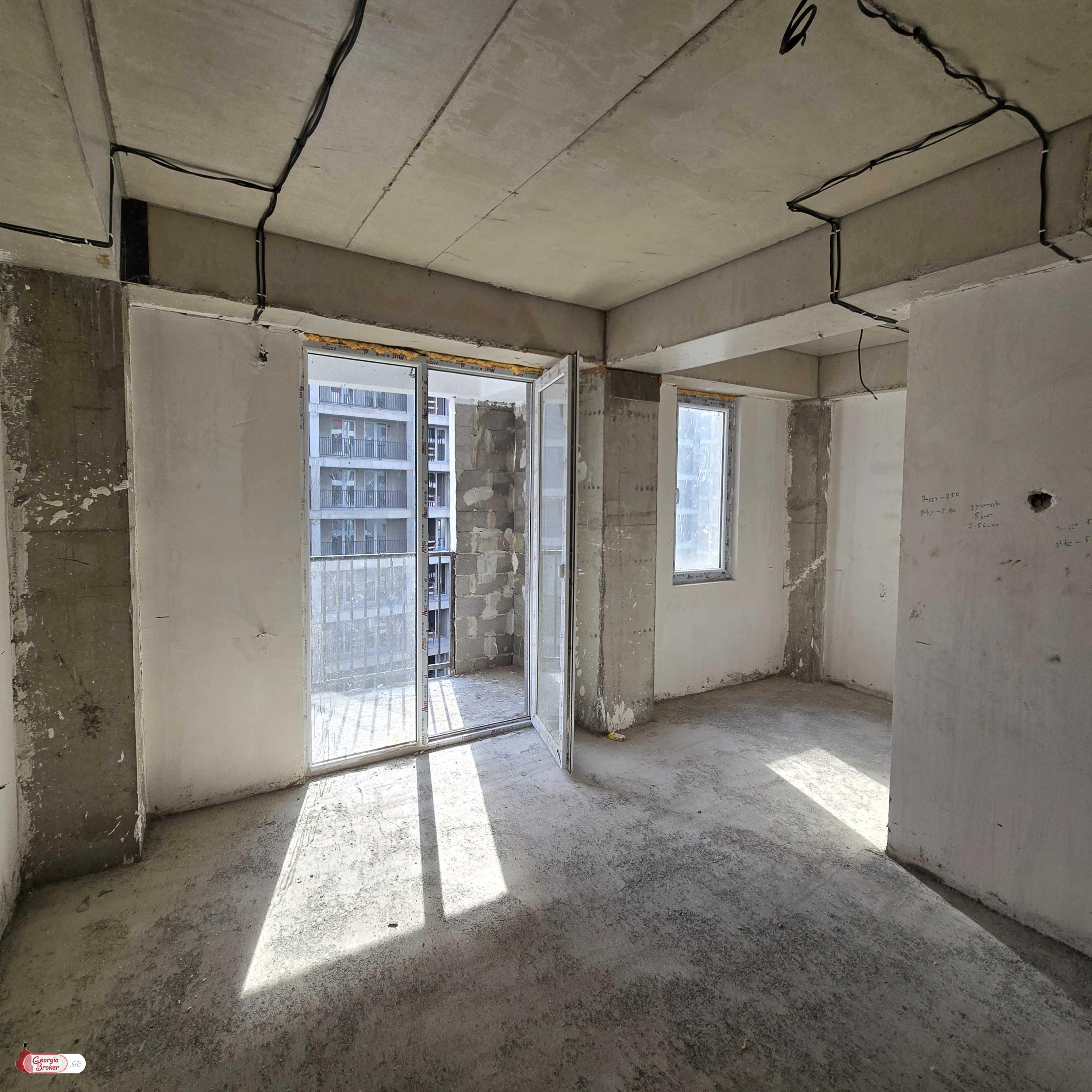 продается квартира с новым ремонтом 3-комнаты