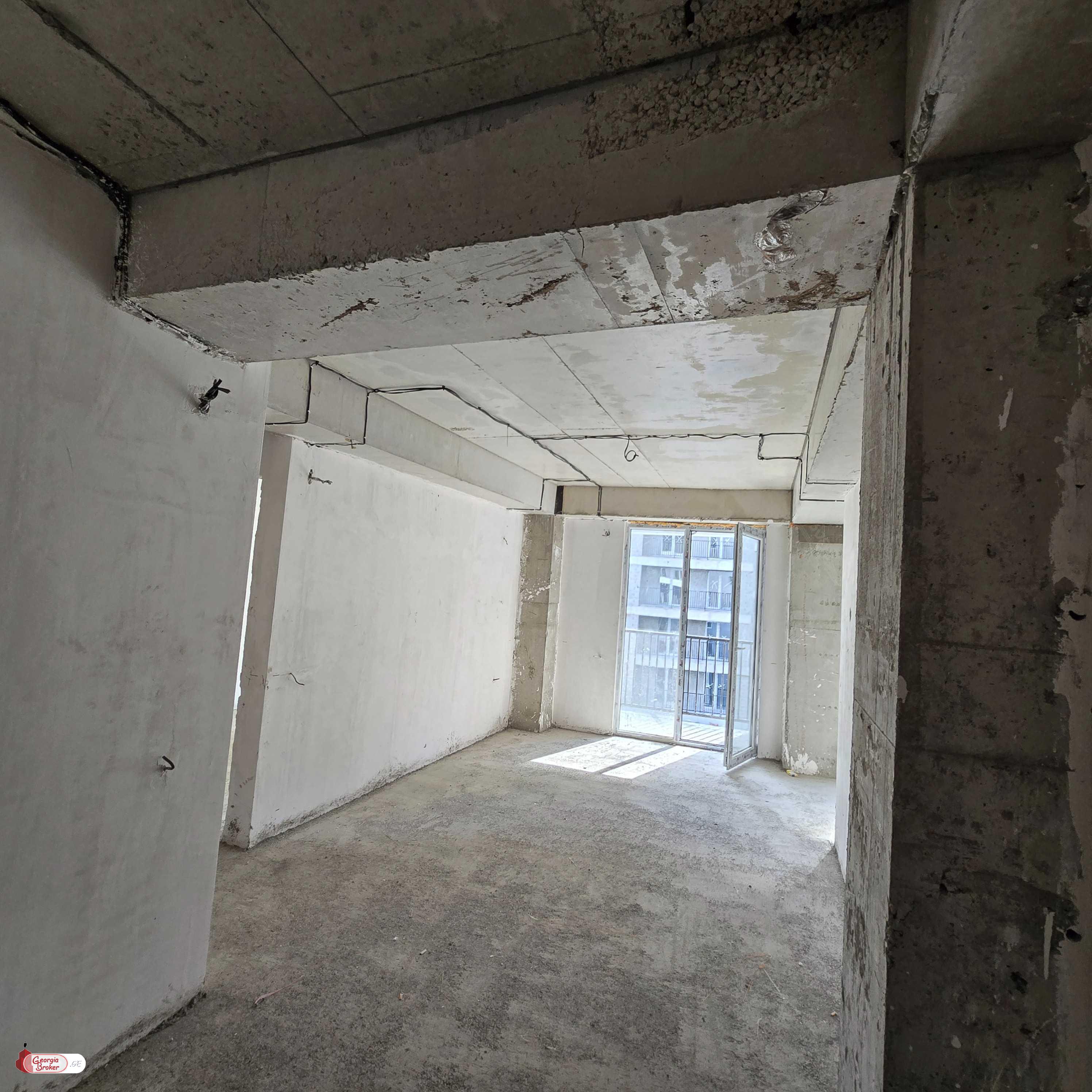 продается квартира с новым ремонтом 3-комнаты