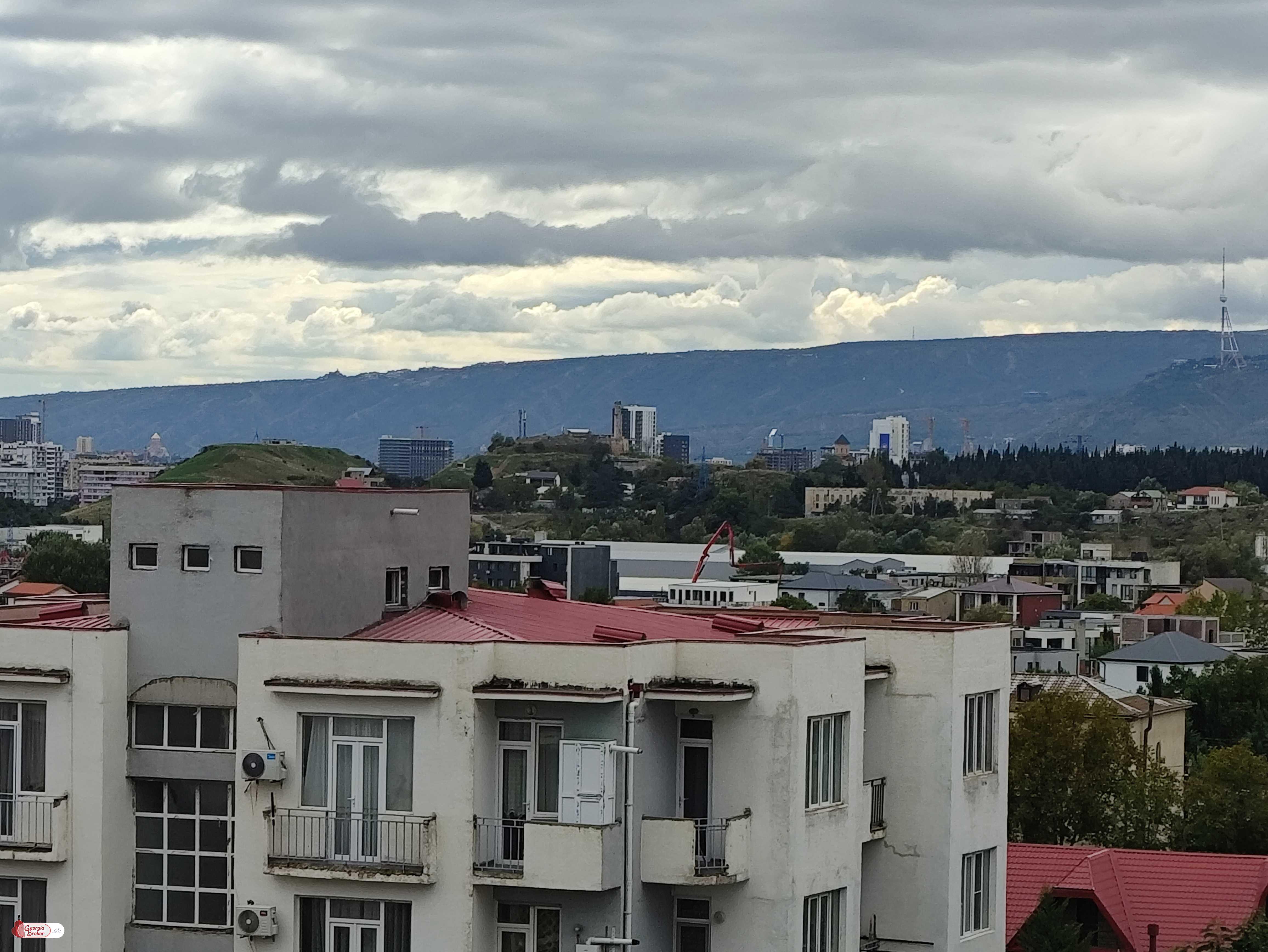 продается квартира с новым ремонтом 3-комнаты