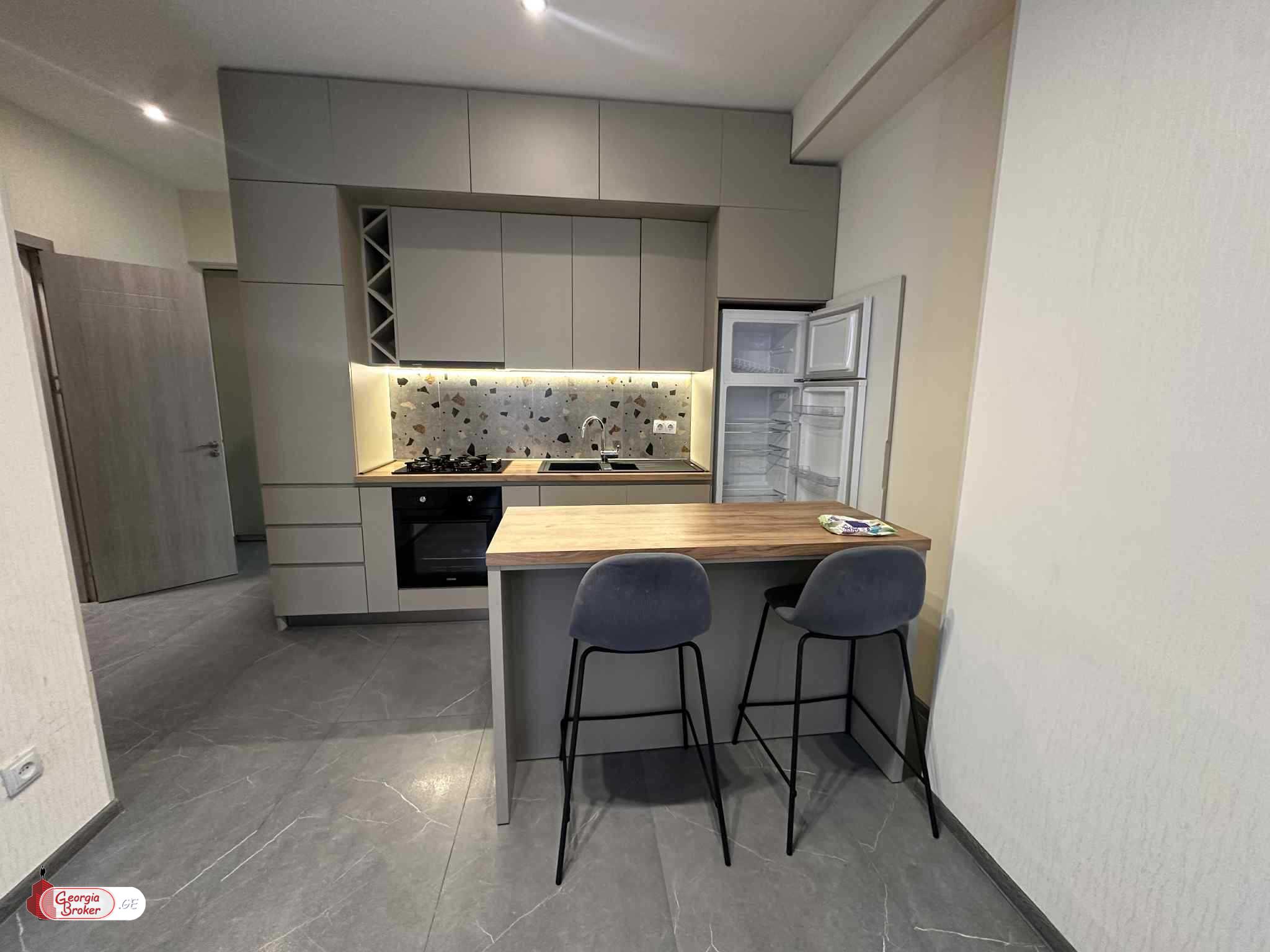 nearly repaired 2-room apartment for sale