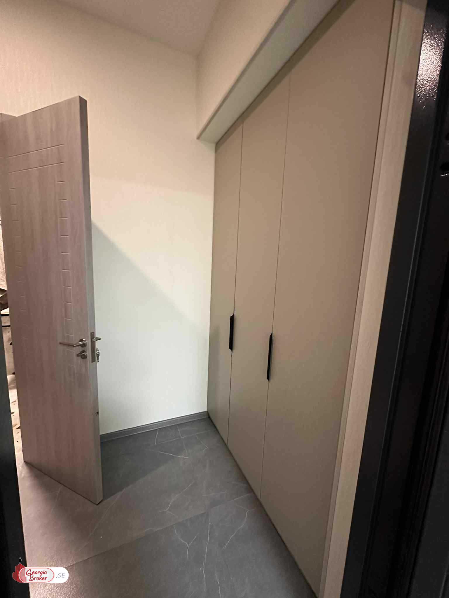 nearly repaired 2-room apartment for sale