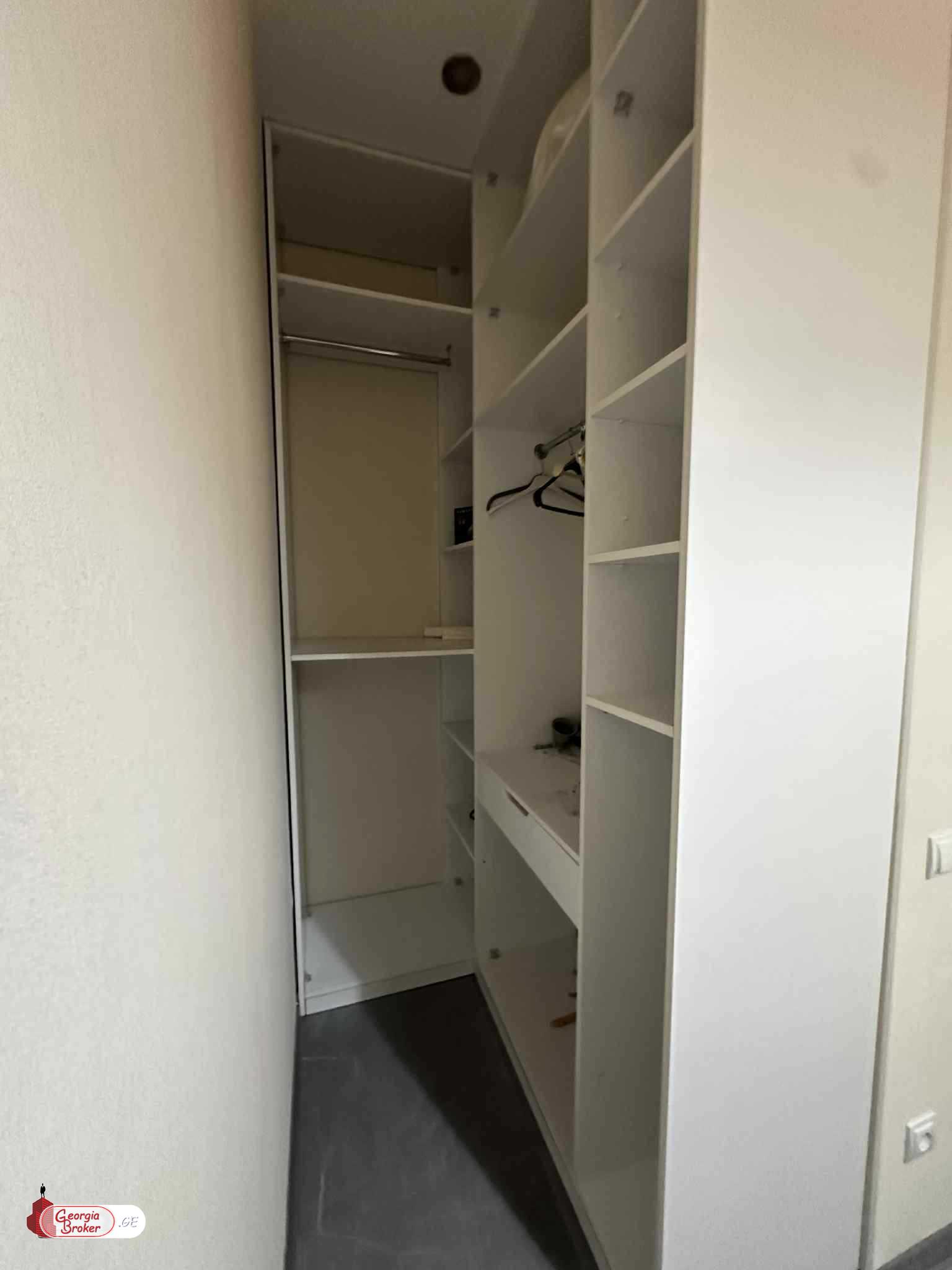 nearly repaired 2-room apartment for sale