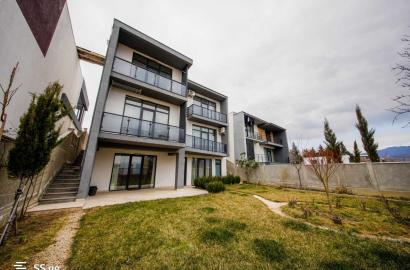 იყიდება ახალი გარემონტებული 9 ოთახიანი სახლი