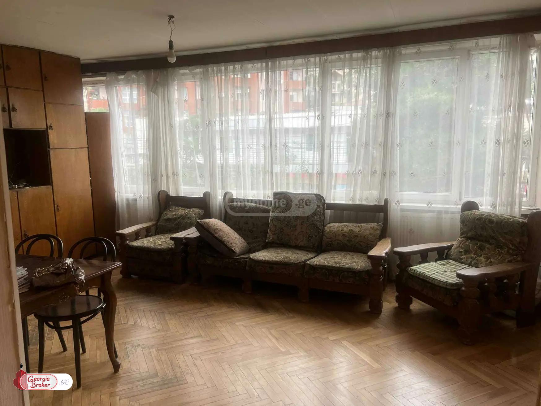 продается квартира с новым ремонтом 3-комнаты