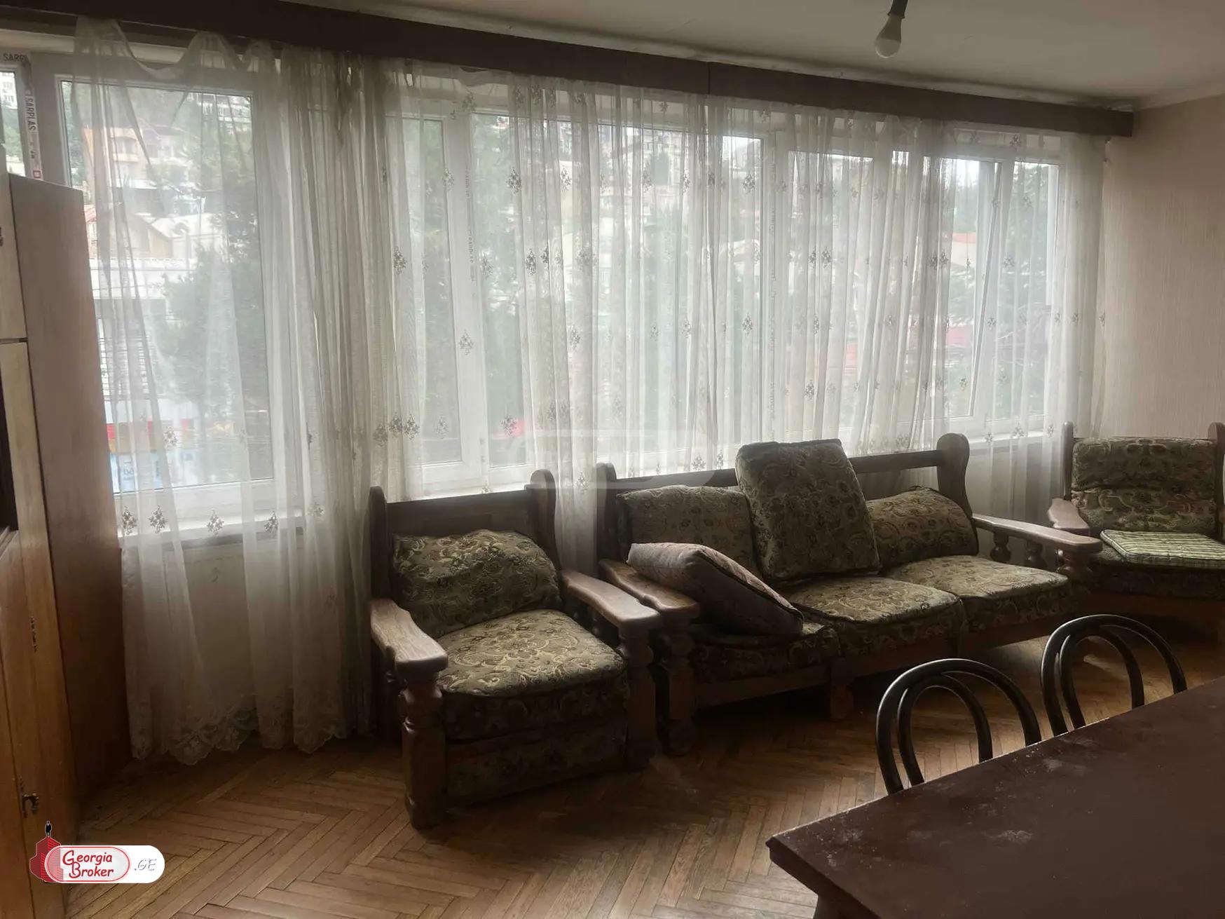 продается квартира с новым ремонтом 3-комнаты