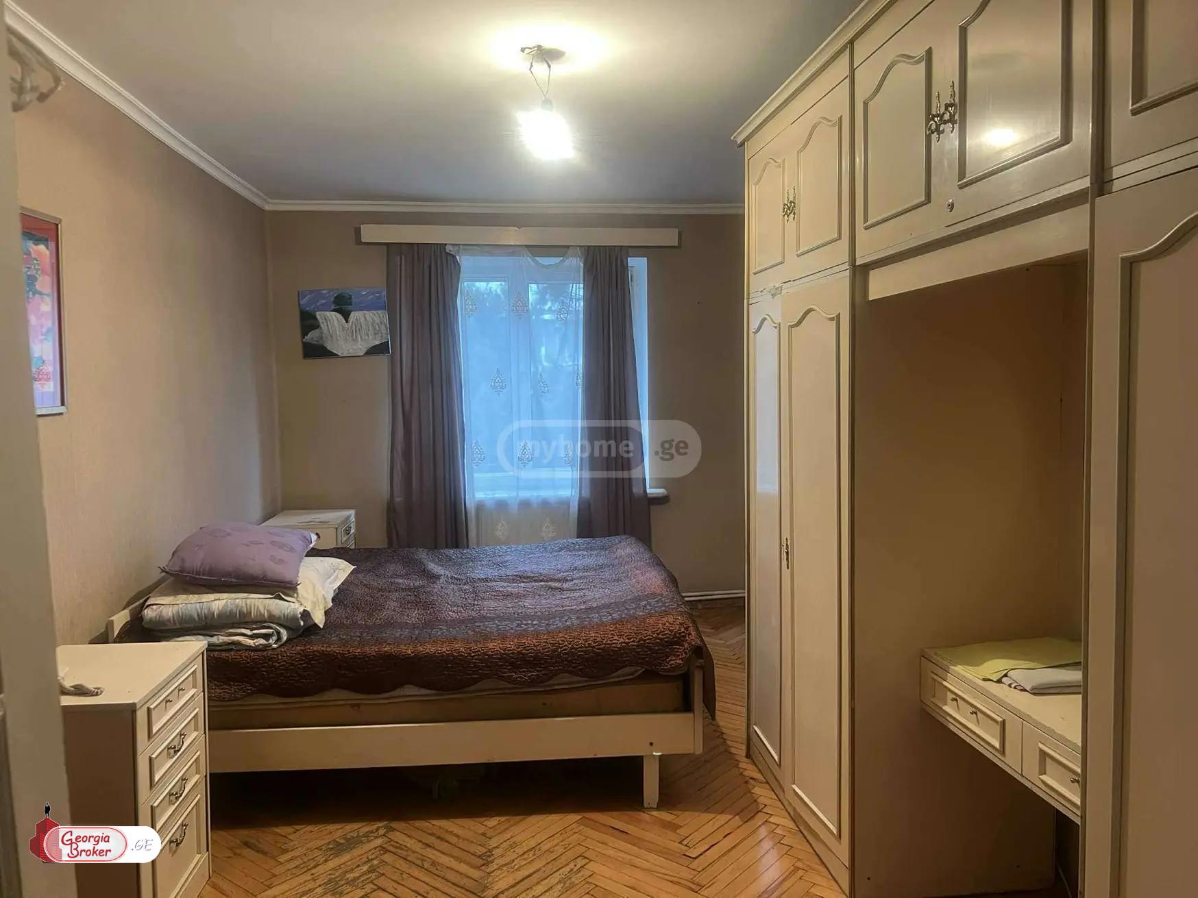 продается квартира с новым ремонтом 3-комнаты