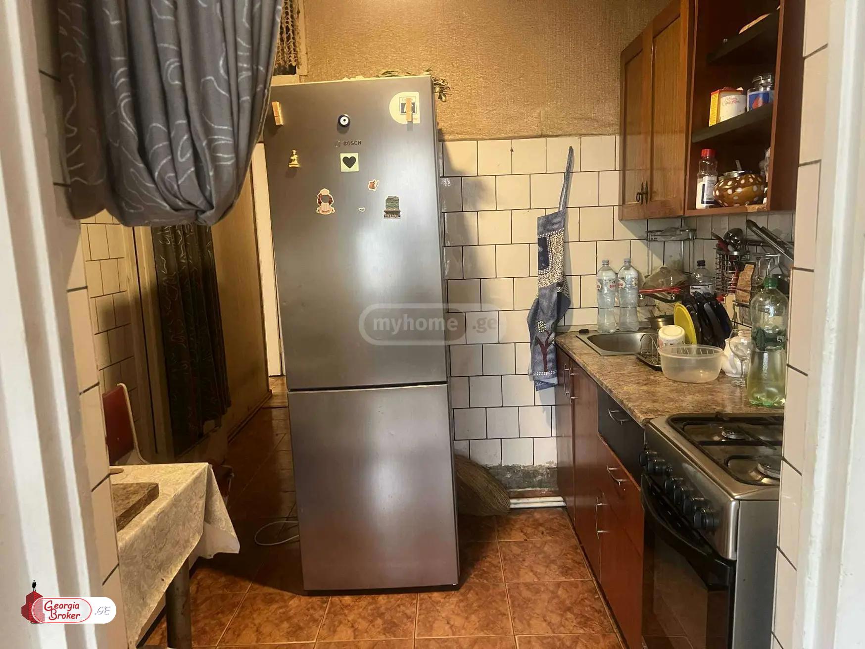 продается квартира с новым ремонтом 3-комнаты