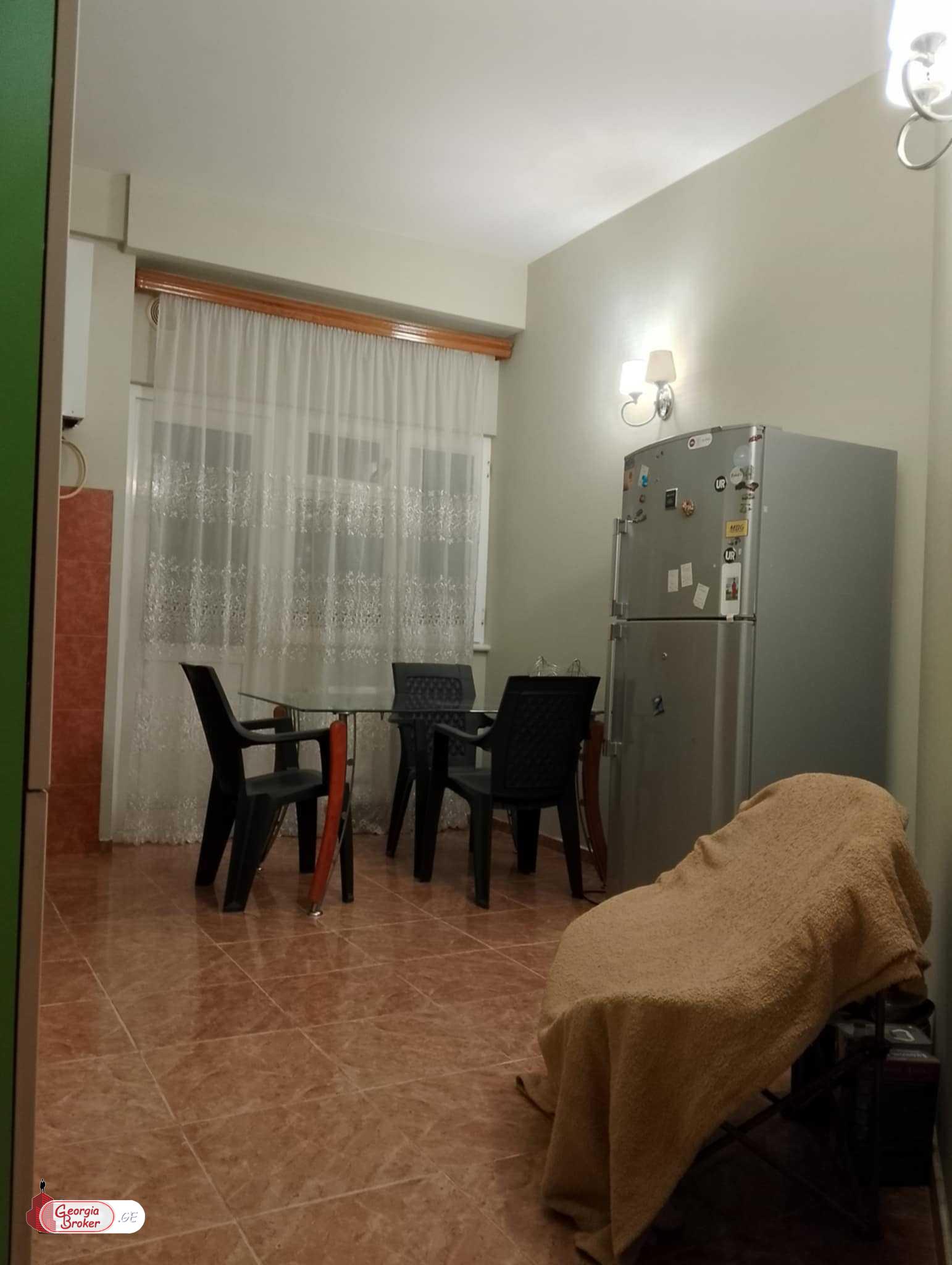 продается квартира с новым ремонтом 3-комнаты