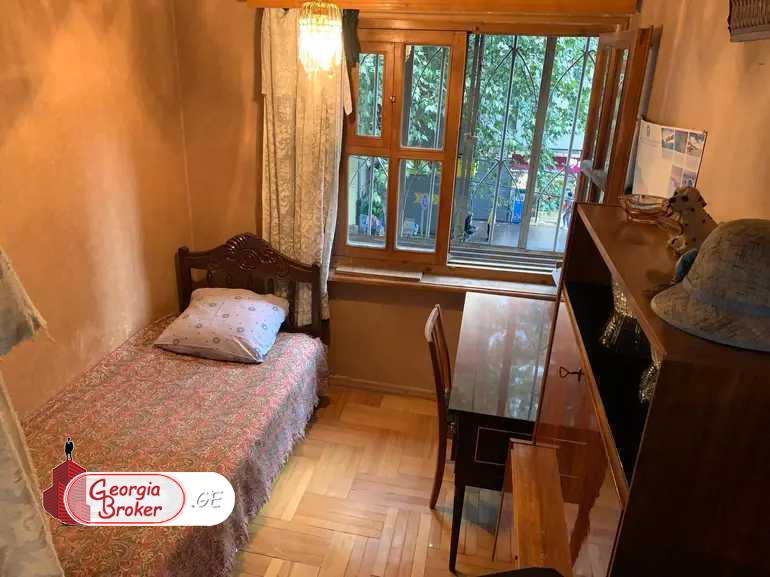 продается квартира с новым ремонтом 4-комнаты