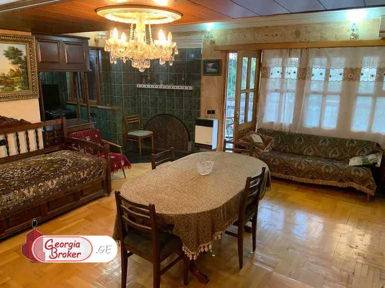 продается квартира с новым ремонтом 4-комнаты