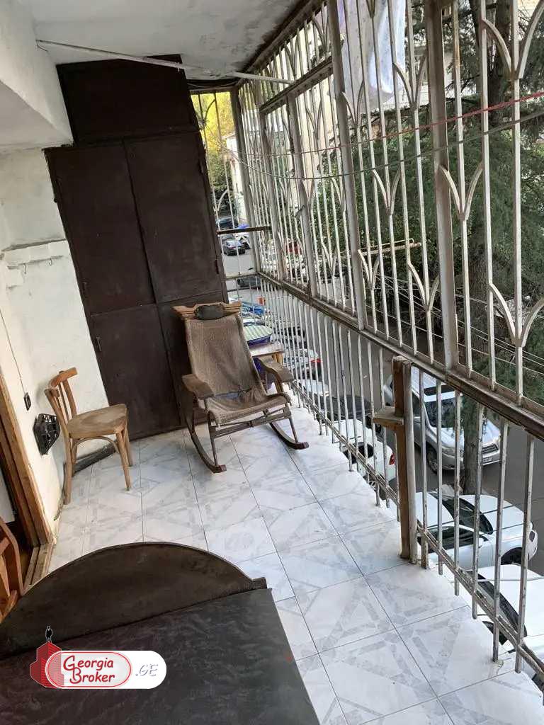 продается квартира с новым ремонтом 4-комнаты