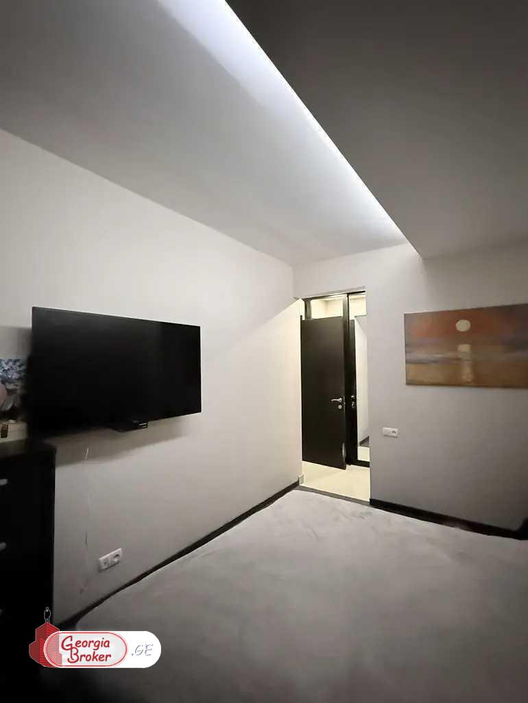 продается квартира с новым ремонтом 5-комнат