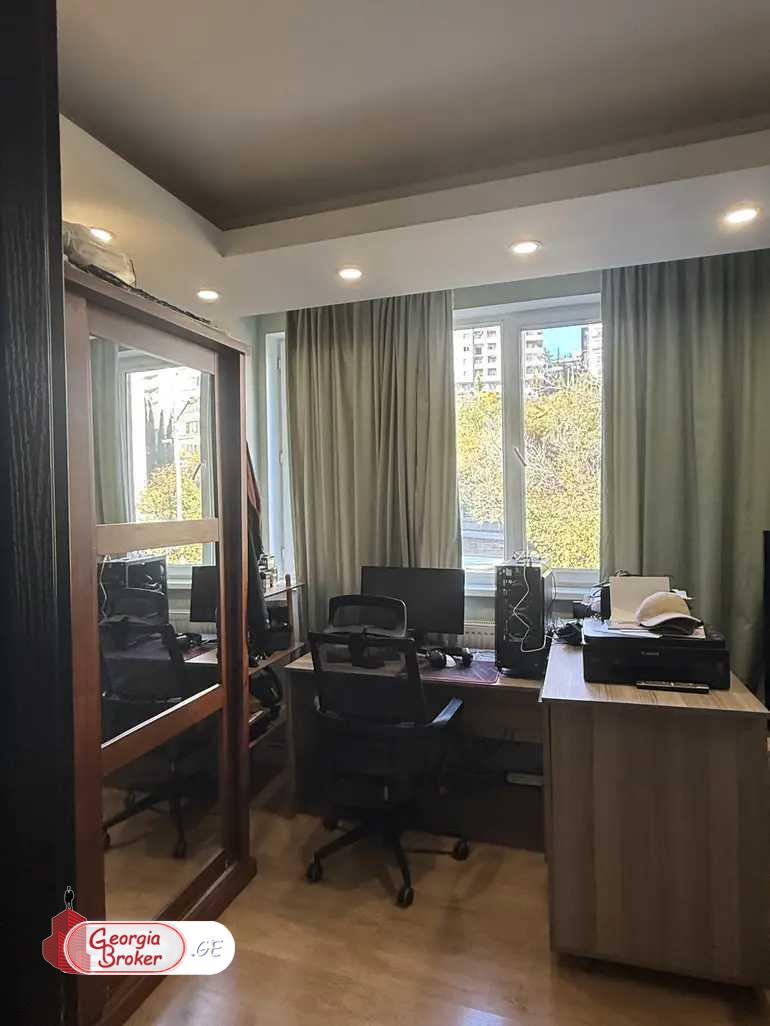 продается квартира с новым ремонтом 5-комнат