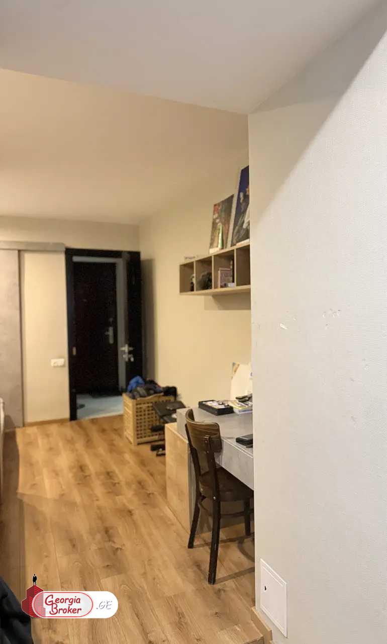 продается квартира с новым ремонтом 5-комнат